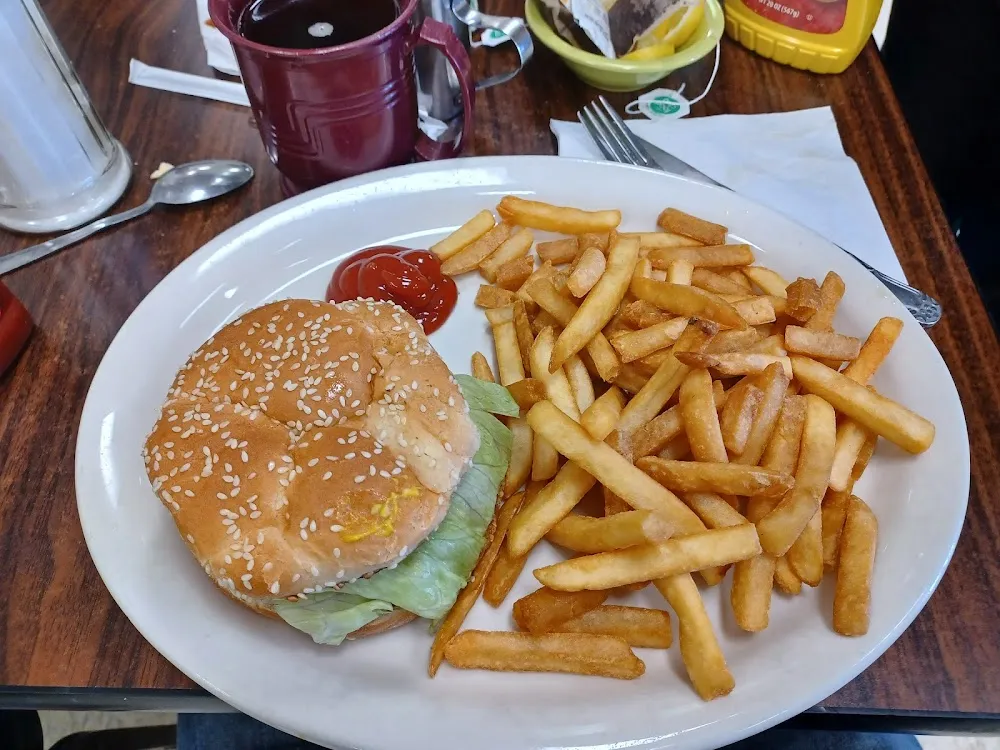 Hamburger with Xtra Crispy Fries